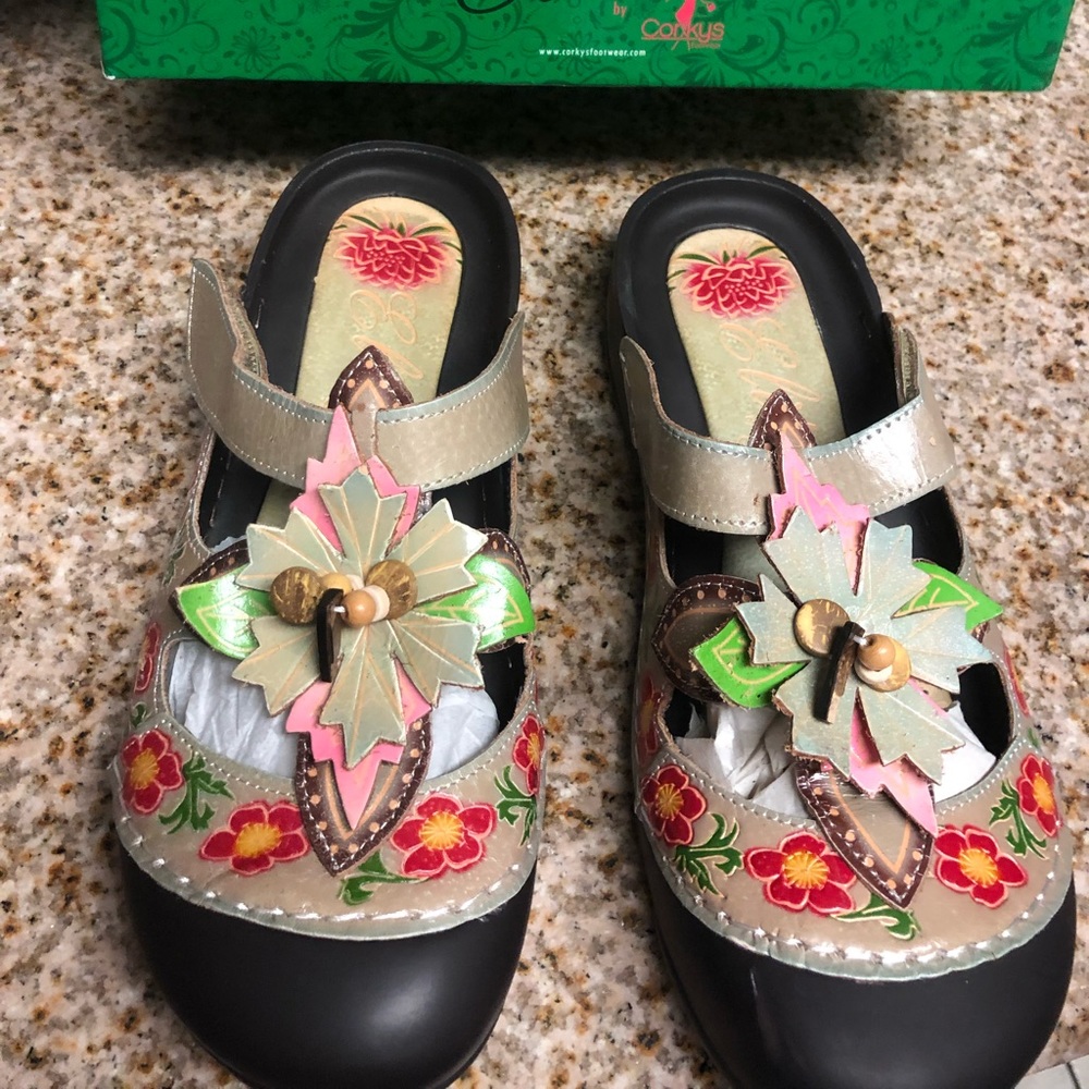 Elite women’s slide on sandals size 9